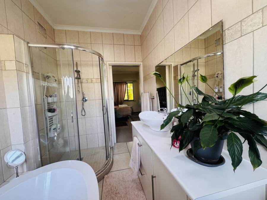 To Let 4 Bedroom Property for Rent in Goedehoop Western Cape